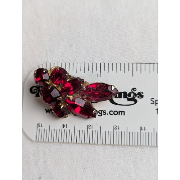 Vintage 50's Red rhinestone earrings with clipssee measurements - Picture 3 of 7